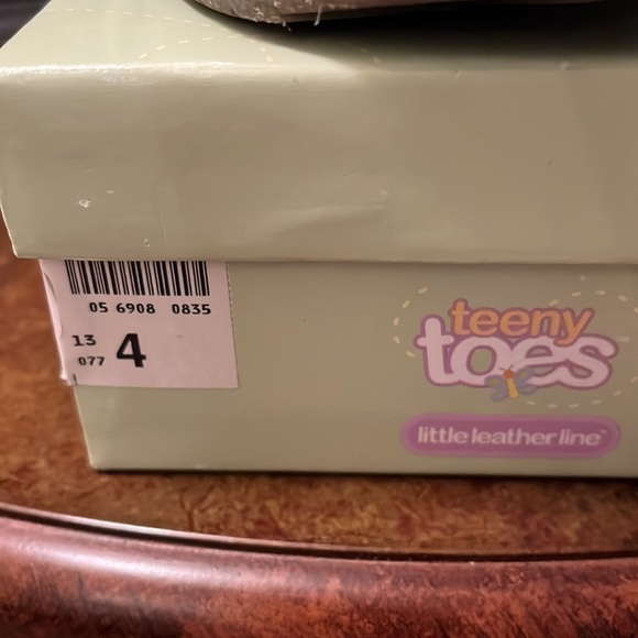 🛍️Teeny Toes Leather Tennis Shoes Size 4c - Picture 6 of 6
